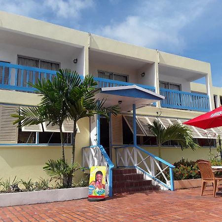 Carib Blue Apartments Oistins Exterior foto
