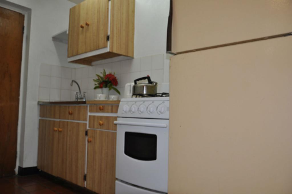 Carib Blue Apartments Oistins Habitación foto